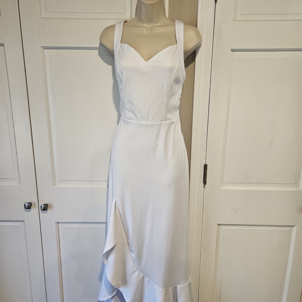 Elegant White Sleeveless Dress